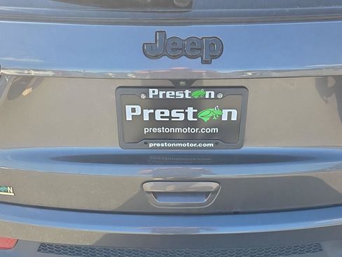 Used 2022 Jeep Compass Latitude FWD image 7