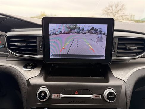 Used 2020 Ford Explorer XLT w/ Equipment Group 202A AWD/4WD image 19