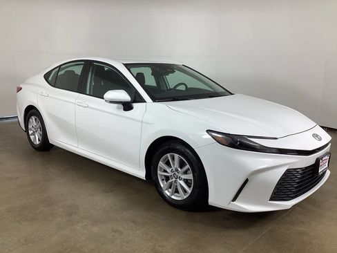 Used 2025 Toyota Camry LE FWD image 5