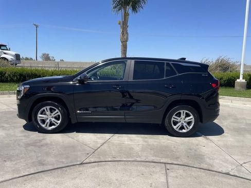 Used 2024 GMC Terrain SLE AWD/4WD image 5