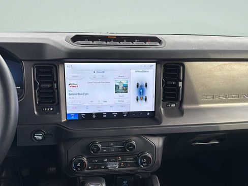 Used 2025 Ford Bronco Badlands image 17