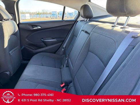 Used 2017 Chevrolet Cruze LT image 31