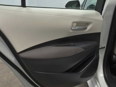 Used 2021 Toyota Corolla LE image 17