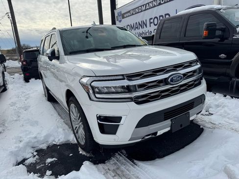 Used 2024 Ford Expedition Platinum image 9