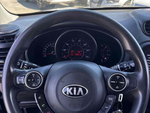 Used 2018 Kia Soul + FWD image 19