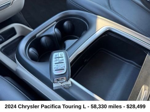 Used 2024 Chrysler Pacifica Touring-L image 20