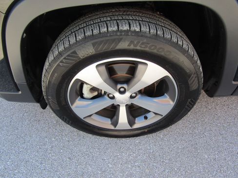 Used 2021 Jeep Cherokee Limited w/ Trailer Tow Group image 10