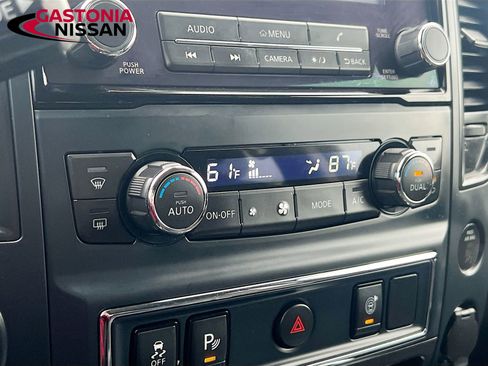 Used 2024 Nissan Titan SV w/ SV Convenience Package image 19