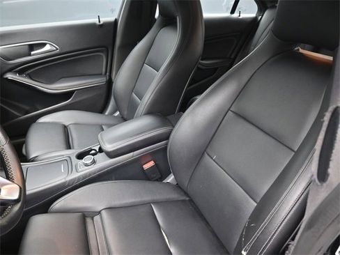 Used 2016 Mercedes-Benz CLA 250 image 33