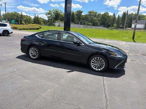 Used 2022 Lexus ES 350 Ultra Luxury w/ Accessory Package 2 FWD image 22