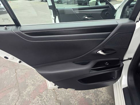 Used 2022 Lexus ES 250 w/ Premium Package image 18