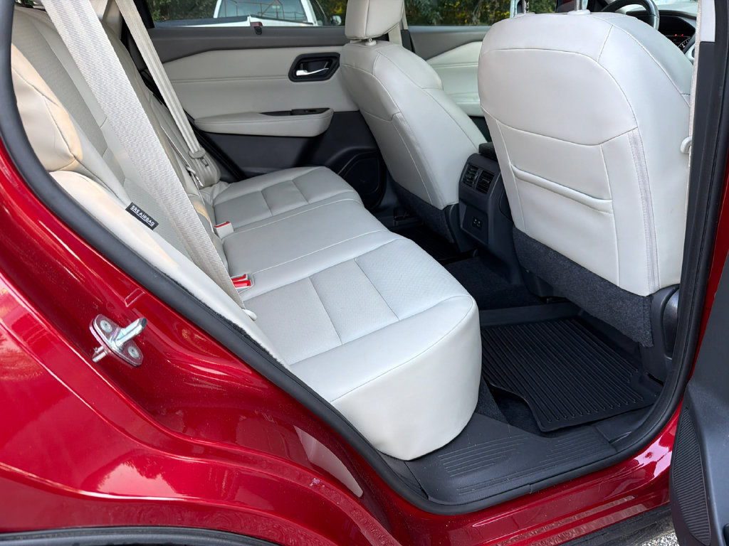 Used 2023 Nissan Rogue SV w/ SV Premium Package FWD image 15