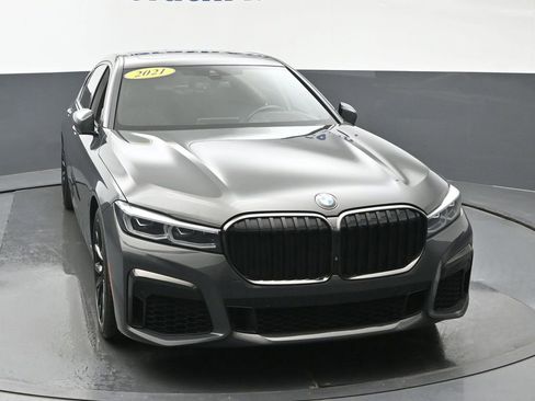 Used 2021 BMW 750i xDrive w/ M Sport Package AWD/4WD image 4