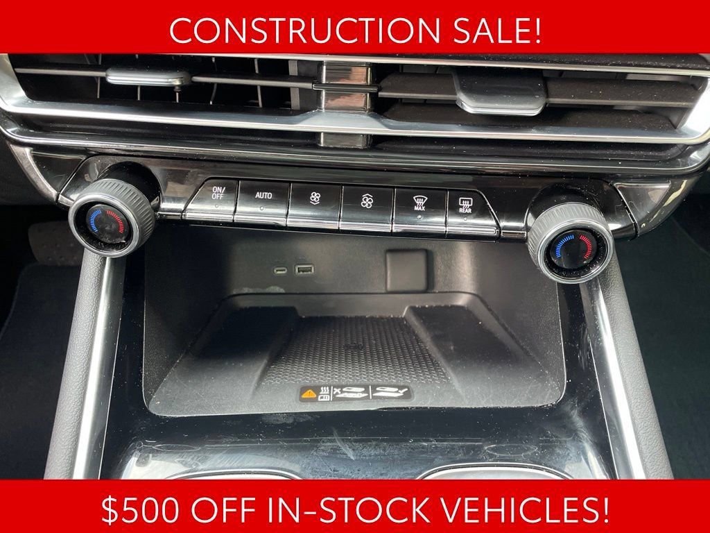 Used 2024 Chevrolet Traverse RS AWD/4WD image 24