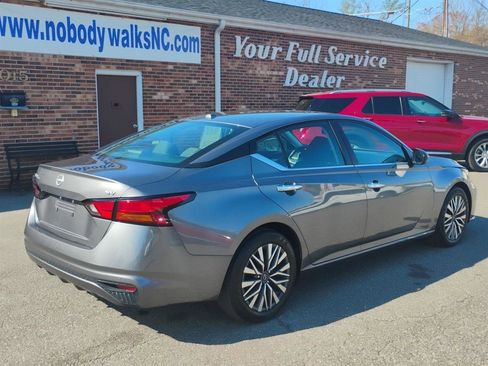 Used 2024 Nissan Altima 2.5 SV image 5
