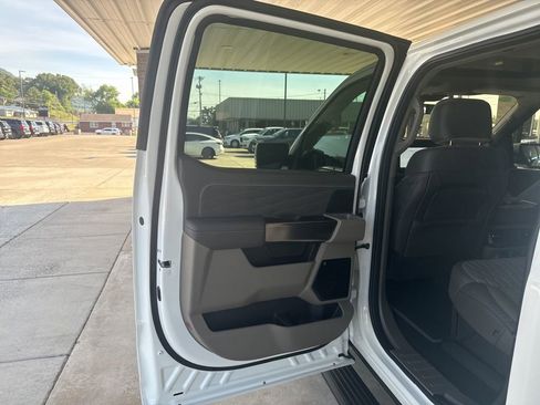 Used 2025 Ford F150 Platinum w/ Equipment Group 703A Plus AWD/4WD image 8