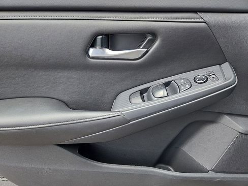 Used 2025 Nissan Sentra SV FWD image 20