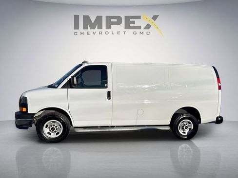 Used 2022 GMC Savana 2500 w/ Driver Convenience Package RWD image 2