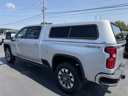 Used 2020 Chevrolet Silverado 2500 LTZ AWD/4WD image 9