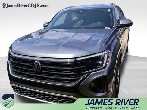 Used 2024 Volkswagen Atlas Cross Sport SE FWD image 15