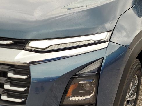 New 2026 Chevrolet Equinox LT w/ Convenience Package II FWD image 5
