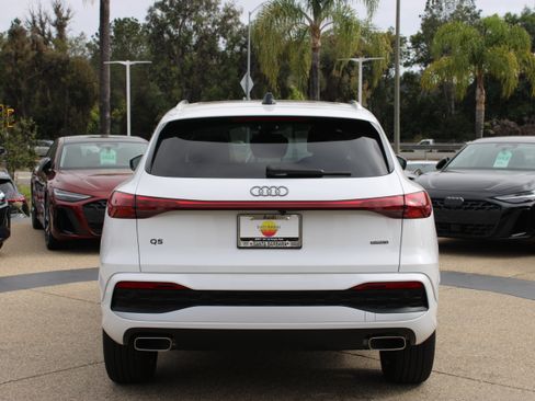 Certified 2025 Audi Q5 Premium w/ Convenience Package AWD/4WD image 5