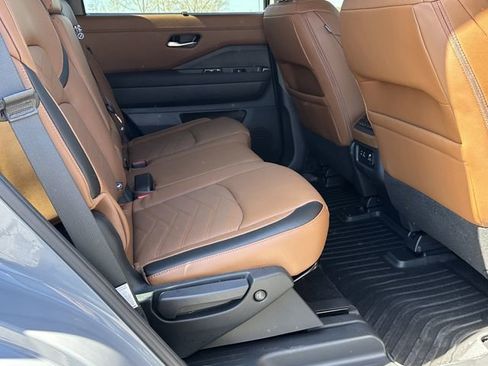 Certified 2025 Nissan Pathfinder Platinum w/ Lighting Package (N92) image 16