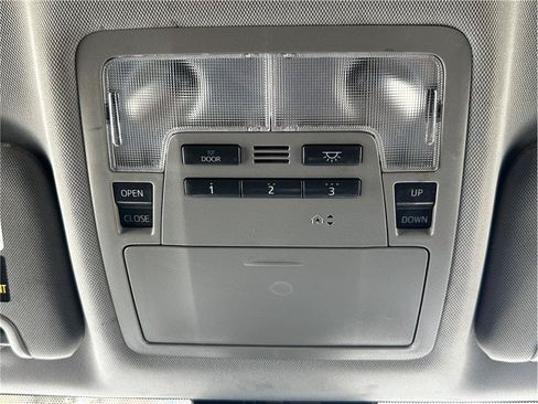 Used 2019 Toyota Highlander SE AWD/4WD image 29