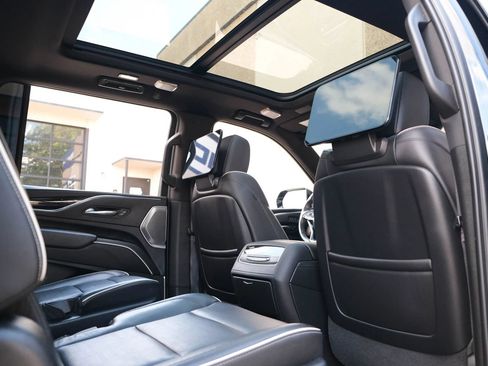 Used 2021 Cadillac Escalade ESV Sport w/ Driver Assist Tech Package RWD image 31