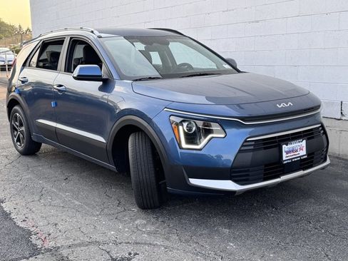 New 2025 Kia Niro EX image 28