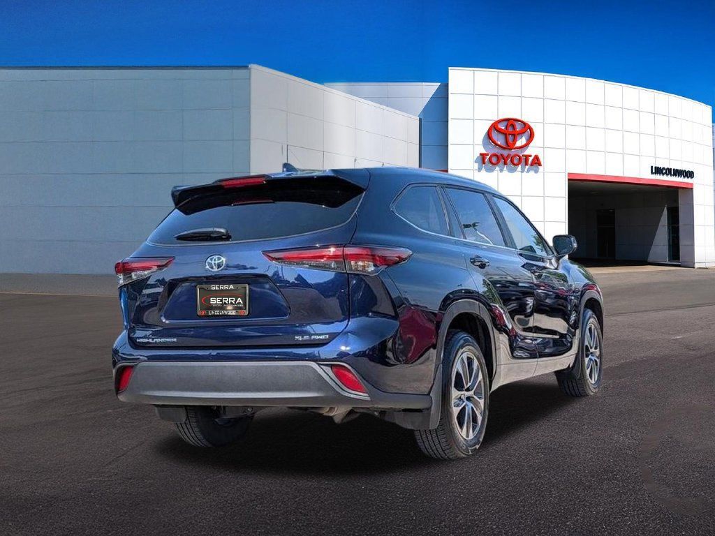 Used 2026 Toyota Highlander XLE AWD/4WD image 12
