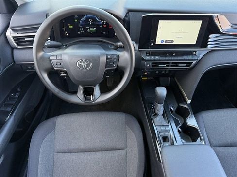Used 2025 Toyota Camry SE image 12