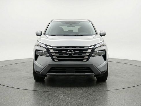 Used 2025 Nissan Rogue SV image 2