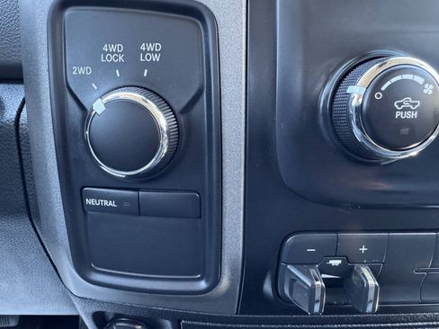Used 2015 RAM 2500 Tradesman w/ Chrome Appearance Group AWD/4WD image 19