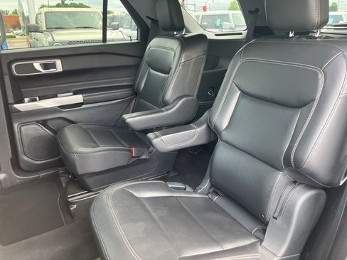 Used 2022 Ford Explorer XLT w/ Equipment Group 202A AWD/4WD image 29