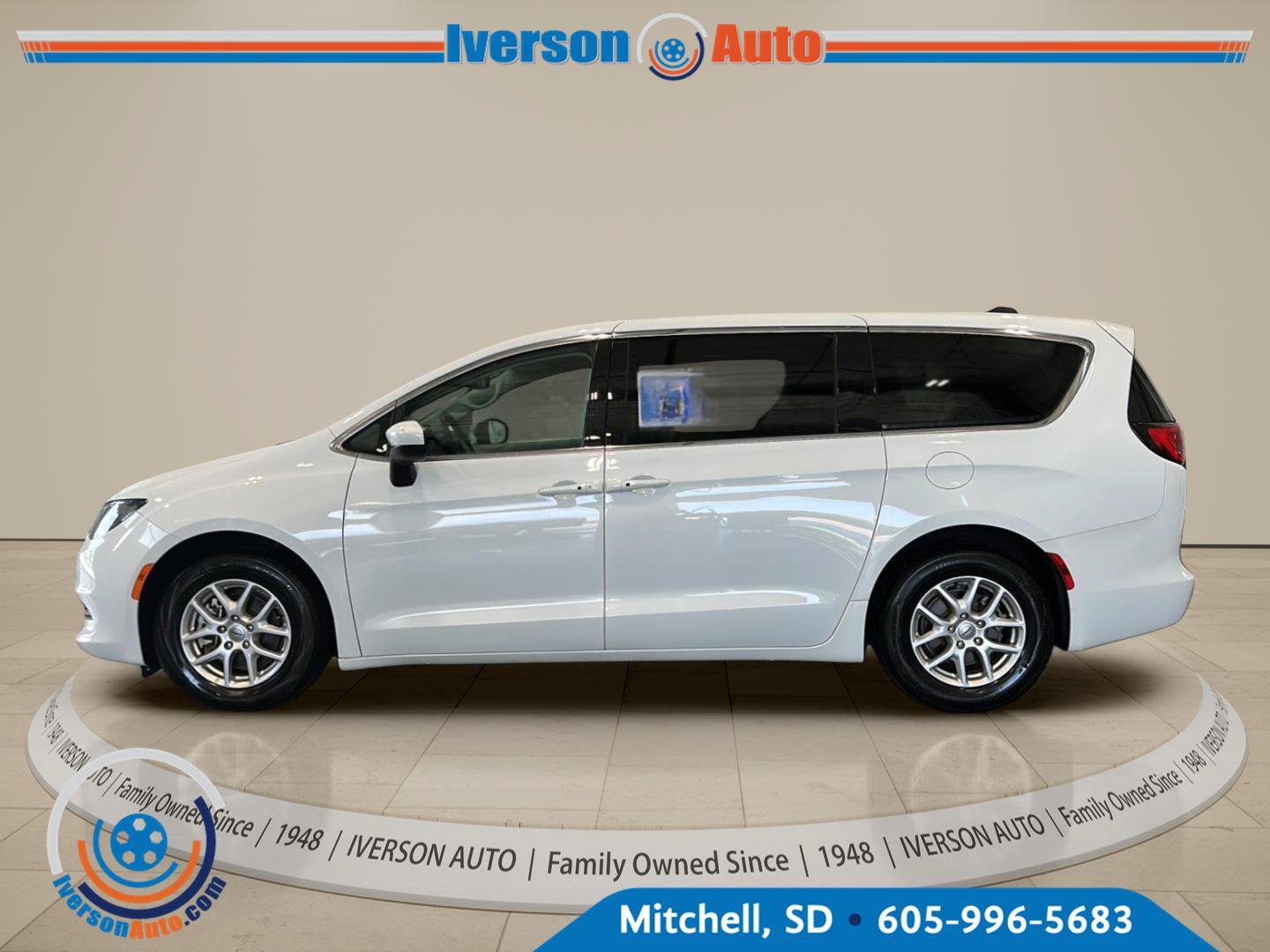Used 2023 Chrysler Voyager LX FWD image 4
