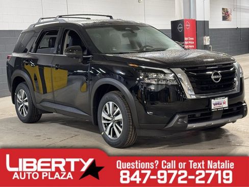 New 2025 Nissan Pathfinder SL image 1
