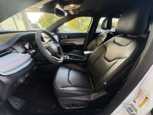 Used 2025 Jeep Compass Limited image 27