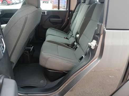 New 2025 Jeep Gladiator Sport image 21