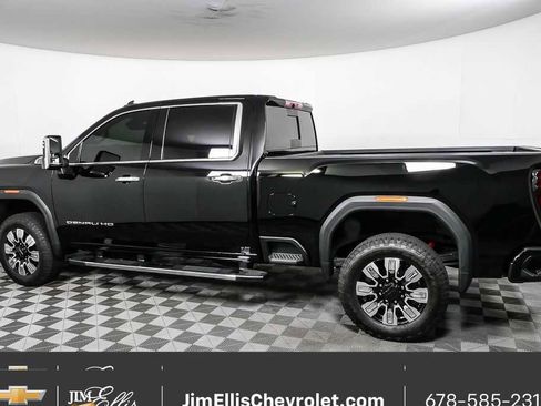 Used 2025 GMC Sierra 2500 Denali image 2