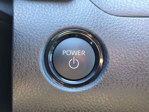 Used 2025 Toyota Camry SE image 17