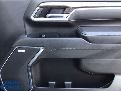 Used 2025 Chevrolet Silverado 2500 LTZ w/ LTZ Convenience Package image 17