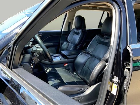 Used 2023 Lincoln Aviator Reserve w/ Equipment Group 201A AWD/4WD image 7
