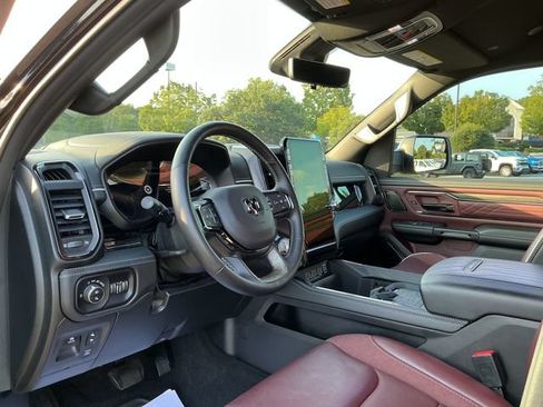 Used 2025 RAM 1500 Limited AWD/4WD image 17