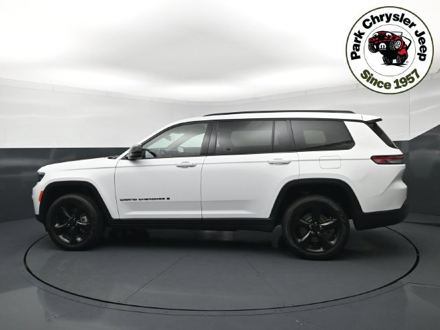 Used 2025 Jeep Grand Cherokee L Limited w/ Black Appearance Package AWD/4WD image 3