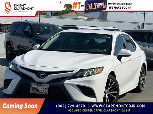 Used 2019 Toyota Camry SE w/ Carpet Mat Package FWD image 1