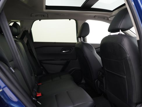 Used 2023 Nissan Rogue SV w/ SV Premium B Package AWD/4WD image 12
