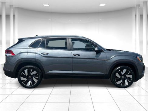 Certified 2025 Volkswagen Atlas Cross Sport SE AWD/4WD image 2