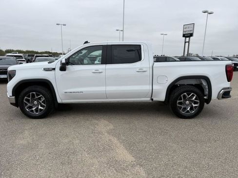 New 2026 GMC Sierra 1500 SLE image 5