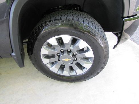 Used 2024 Chevrolet Silverado 2500 Custom w/ Custom Value Package image 24